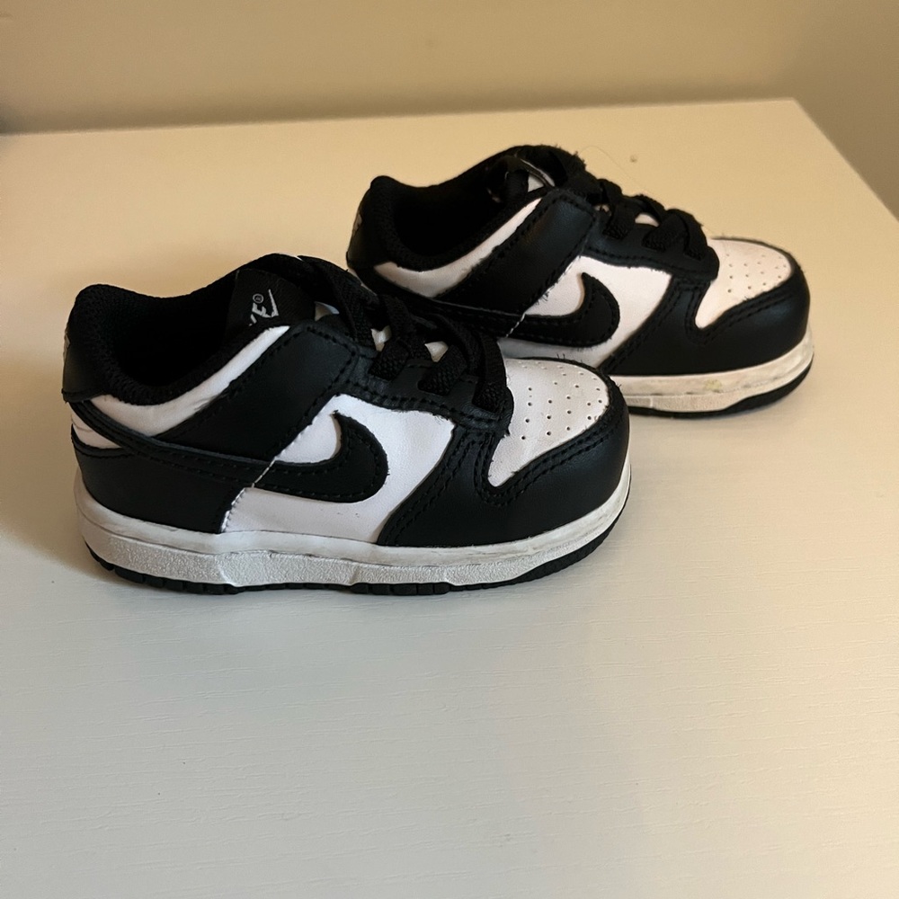 Toddler Nike panda dunks size 5